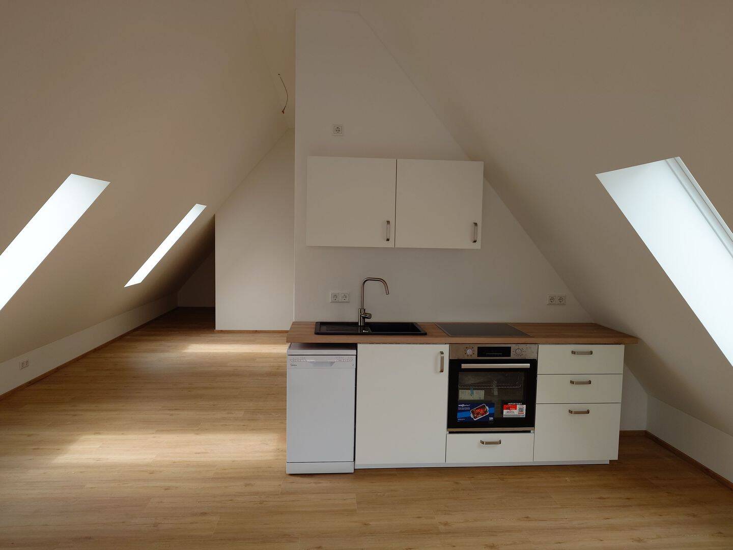 1-Zimmer Dachgeschoss-Appartment, zentral gelegen, 85368 Moosburg a.d. Isar