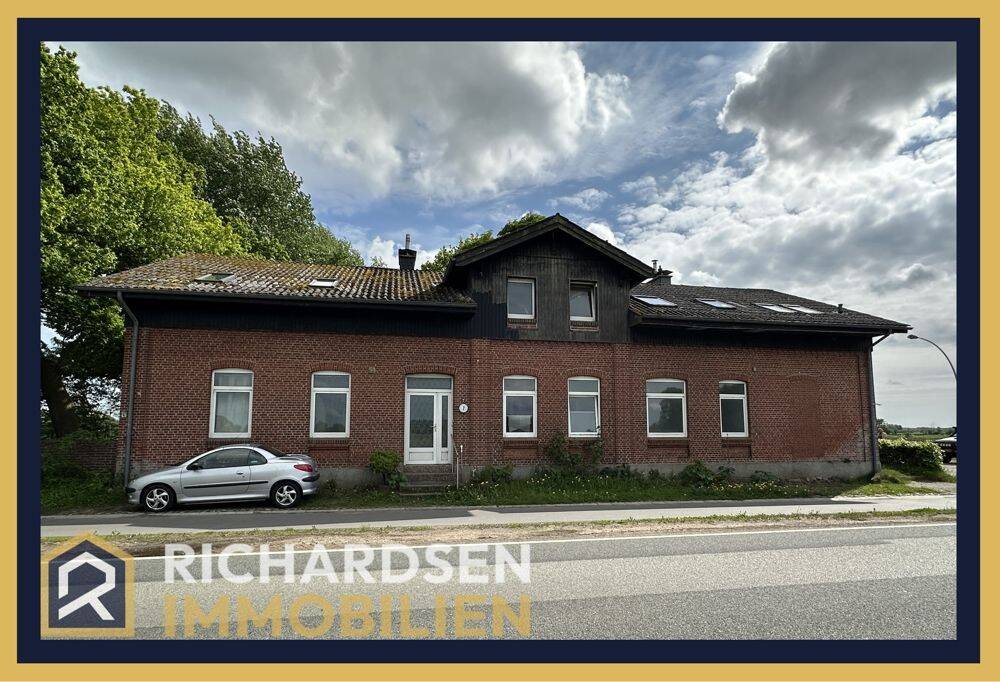 Mehrfamilienhaus mit 5, zum Teil vermieteten Wohnungen, auf großem Grundstück in Achtrup, 25917 Achtrup