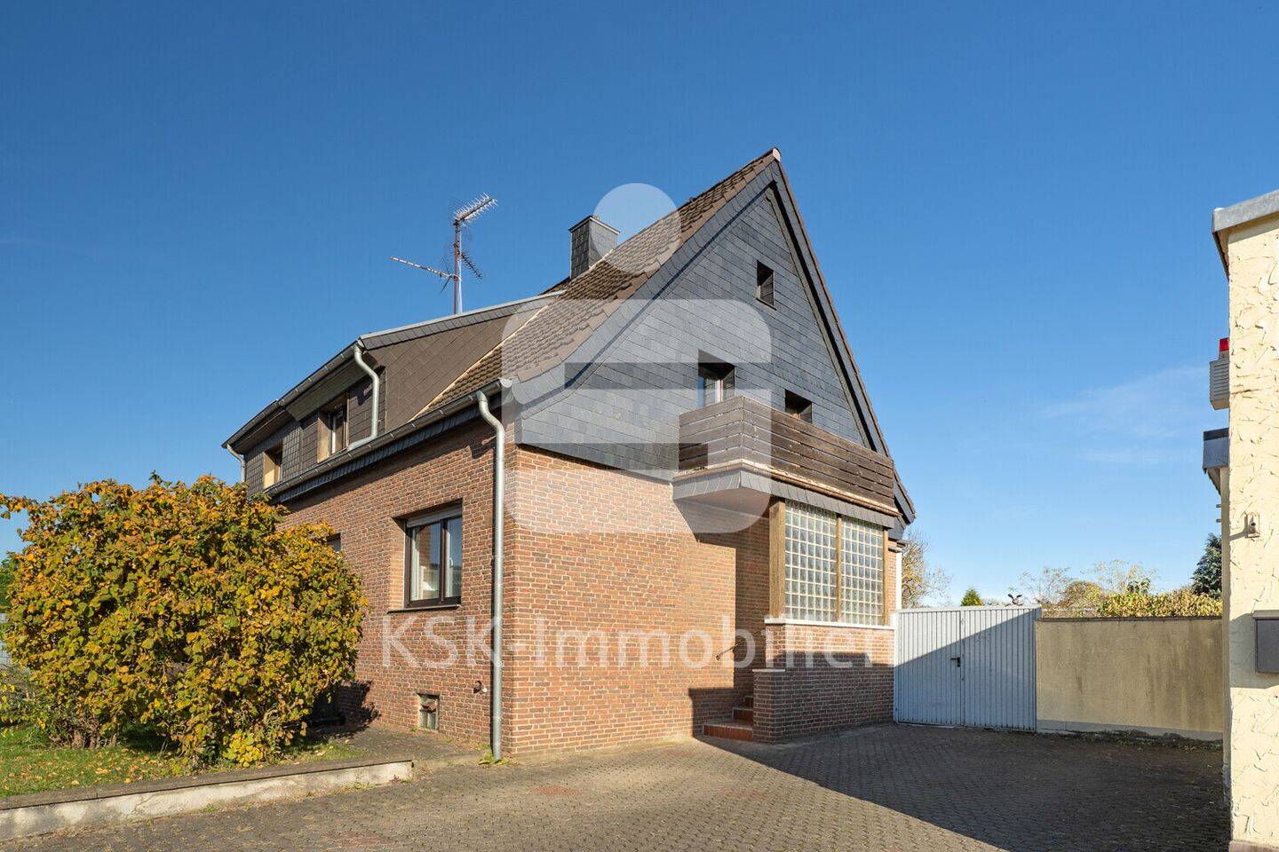 Ein- bis Zweifamiliendoppelhaushälfte mit viel Platz und herrlichen Außengelände sucht neue Familie!, 50374 Erftstadt