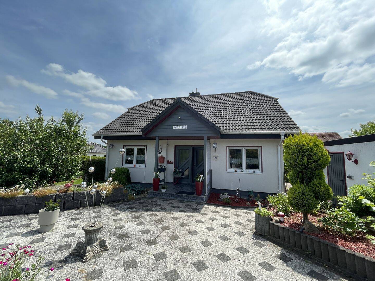 Einfamilienhaus mit schönem Gartenbereich in attraktiver Lage von Calden-Westuffeln!, 34379 Calden