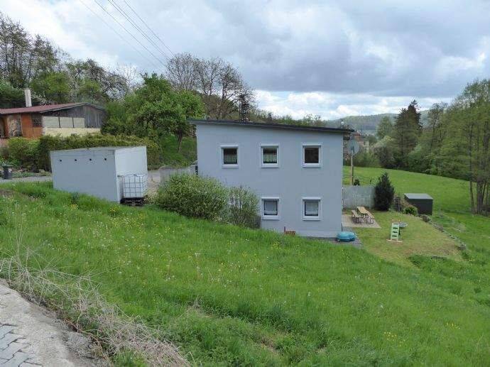 Weismain-OT: Traumhafte Doppelhaushälfte Mit Garten und Garage am Ortsrand, 96260 Weismain