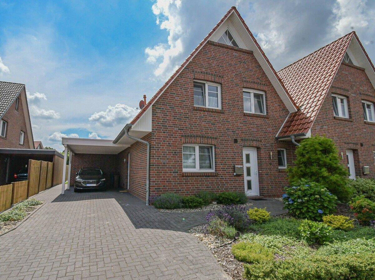 5361 – Attraktive Doppelhaushälfte mit Carport in zentraler Lage von Edewecht, 26188 Edewecht