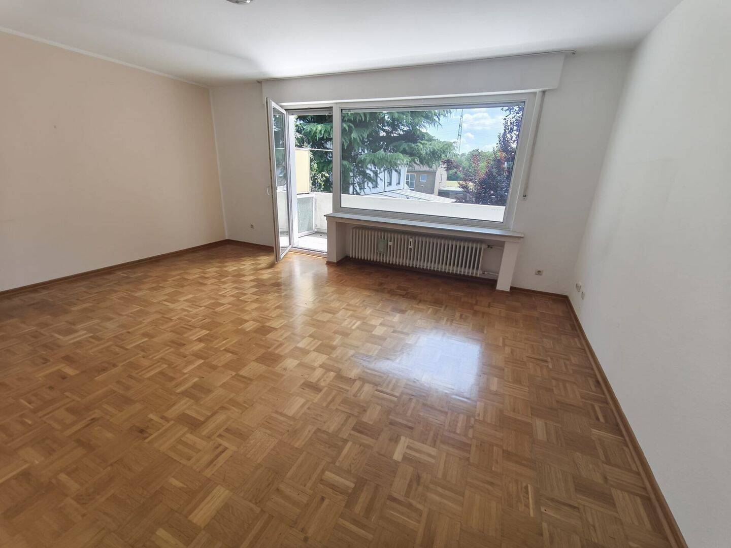 Helle 3-Zimmer-Wohnung mit Balkon und Blick ins Grüne in Köln-Auweiler, 50765 Köln (Chorweiler Blumenberg Esch Esch/Auweiler Volkhoven/Weiler)