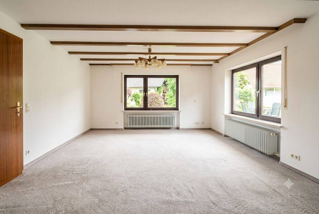 Großzügiges Einfamilienhaus mit Garage u. Gartenmöglichkeit, 74838 Limbach