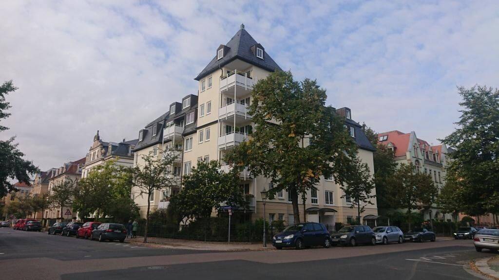 Großzügige 2-Zimmer-Wohnung mit Einbauküche, Terrasse und TG-Stellplatz in Dresden-Striesen!