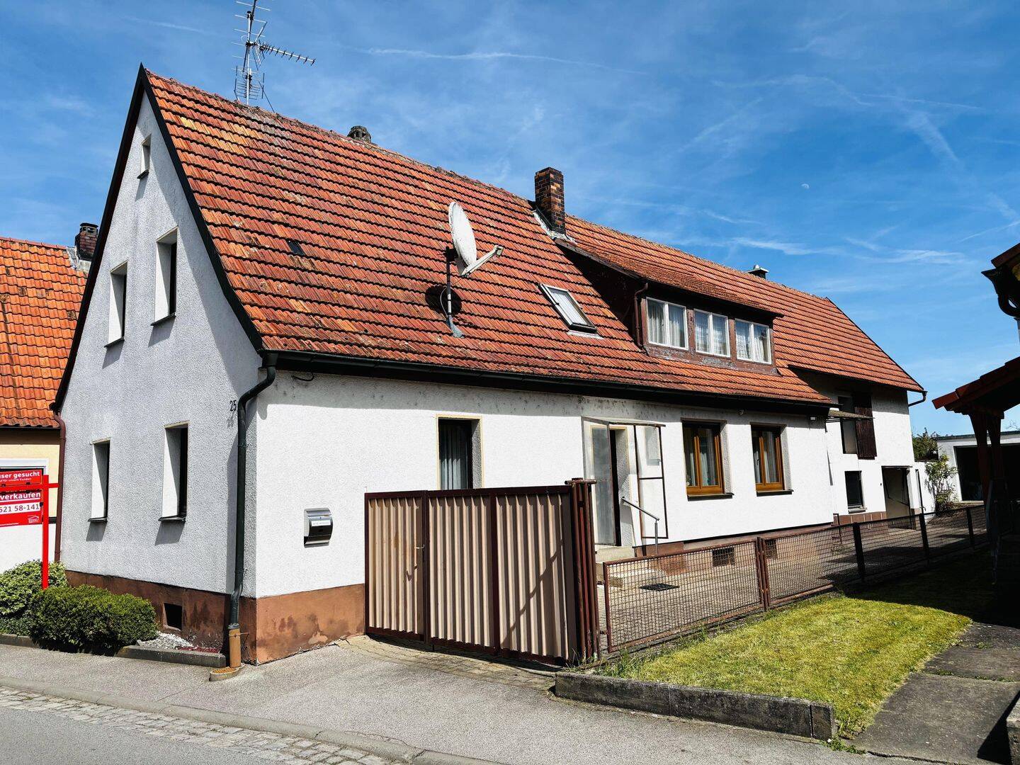 *SOFORT FREI* Geräumiges Haus mit Anbau, Nebengebäude und unterkellerter Garage in zentraler Lage, Grd. 559m², Wohnfl. 145m², 97437 Haßfurt