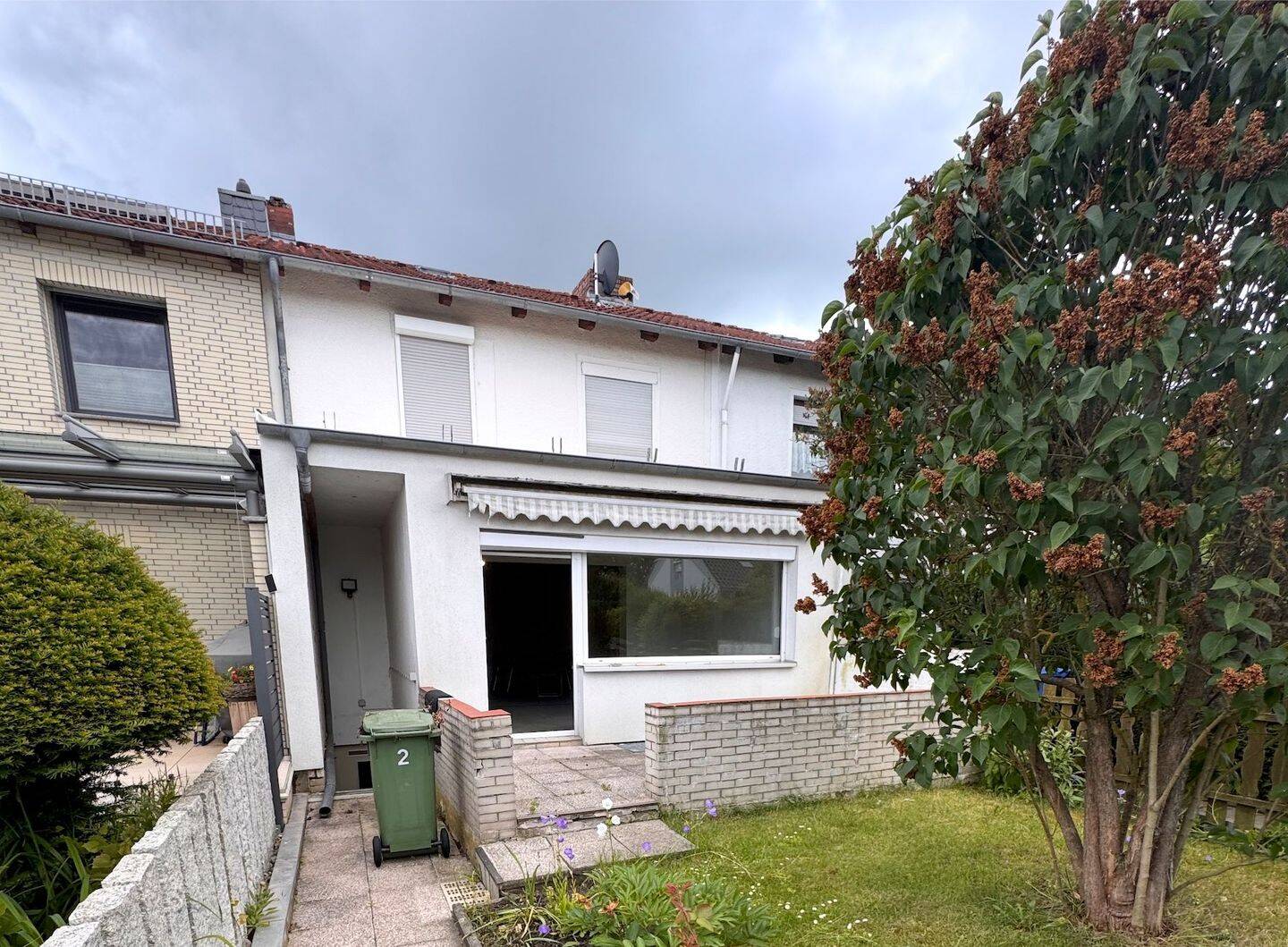 Reihenmittelhaus mit Garage, Terrasse und Vollkeller in ruhiger Wohnlage, 38350 Helmstedt