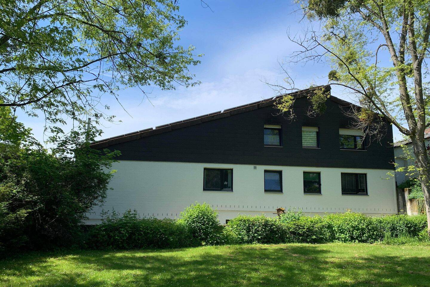 großzügiges Einfamilienhaus mit Einliegerwohnung am Deutschhof, 97422 Schweinfurt