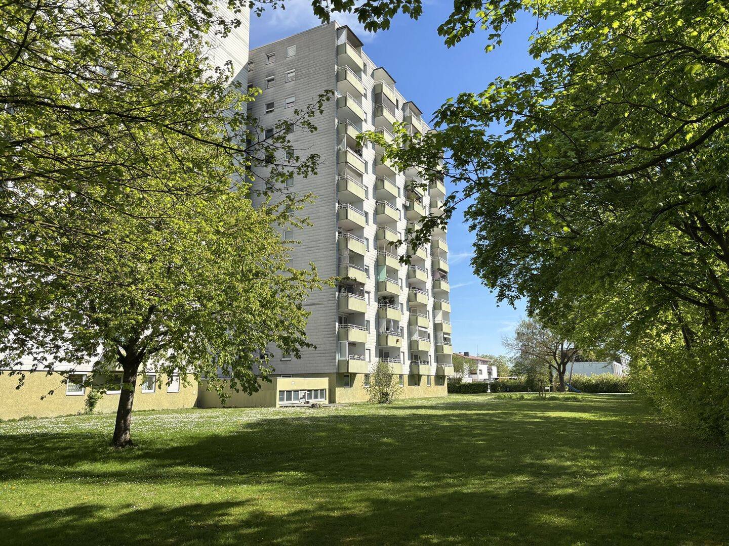 Helle und sonnige 3-Zimmer-Wohnung im 7. Stock mit 2 Balkonen, 89275 Elchingen