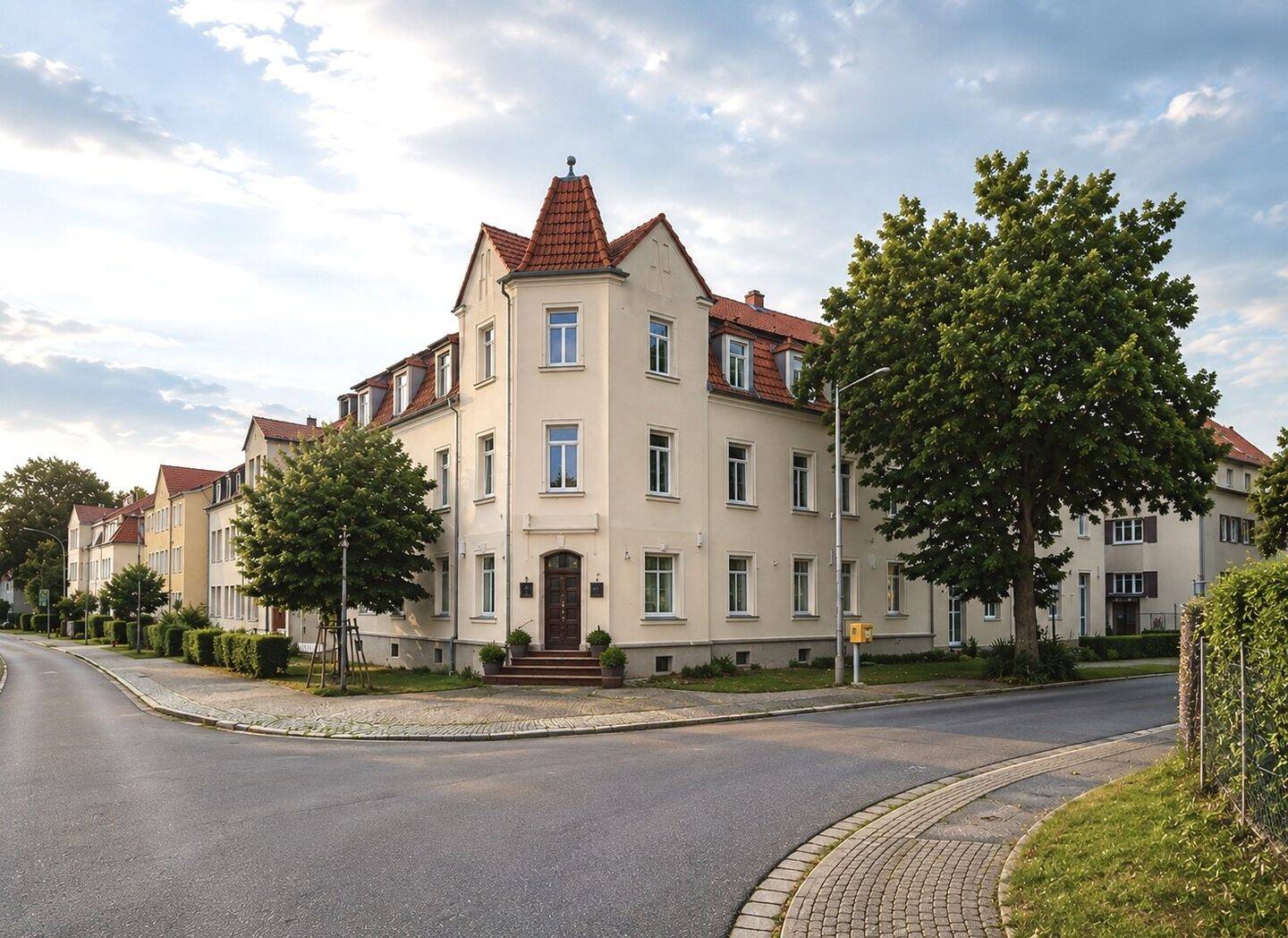 Value-Add-Objekt: Bestandsimmobilie mit Wohn- und Gewerbeflächen zur Sanierung in Sörnewitz, 1640 Coswig