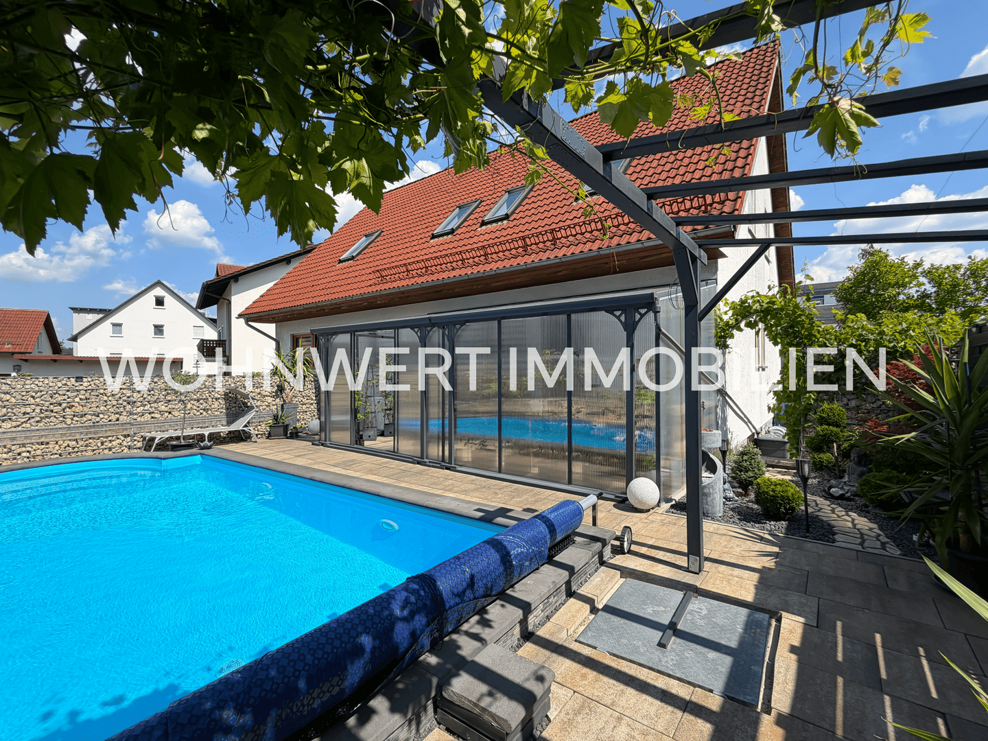 Modernes Zweifamilienhaus: Ihre Ruheoase mit Pool, Outdoor-Küche und Partykeller!, 92224 Amberg