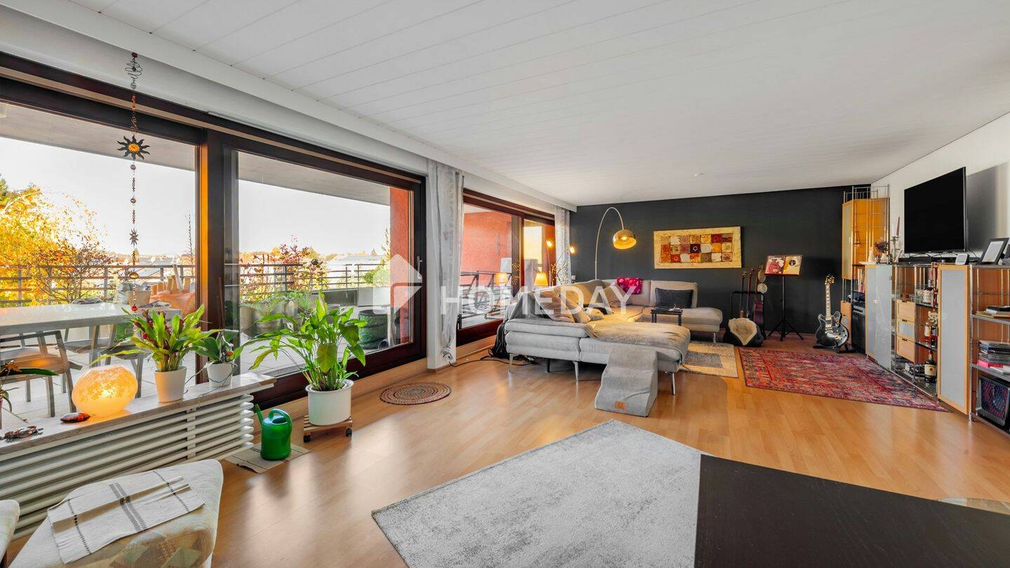 Top gepflegte Dachterrassenwohnung mit 2,5 Zimmern, Aufzug, Einbauküche und Tiefgarage, 71069 Sindelfingen