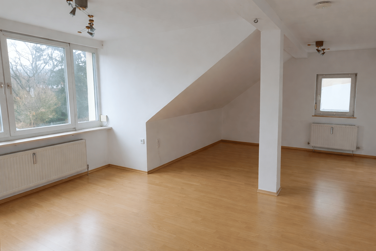 Wohnen mit Ausblick – helle 2-Zimmer-Dachgeschosswohnung mit Balkon in Passau-Neustift, 94034 Passau (Altstadt Grubweg Hacklberg Hals)