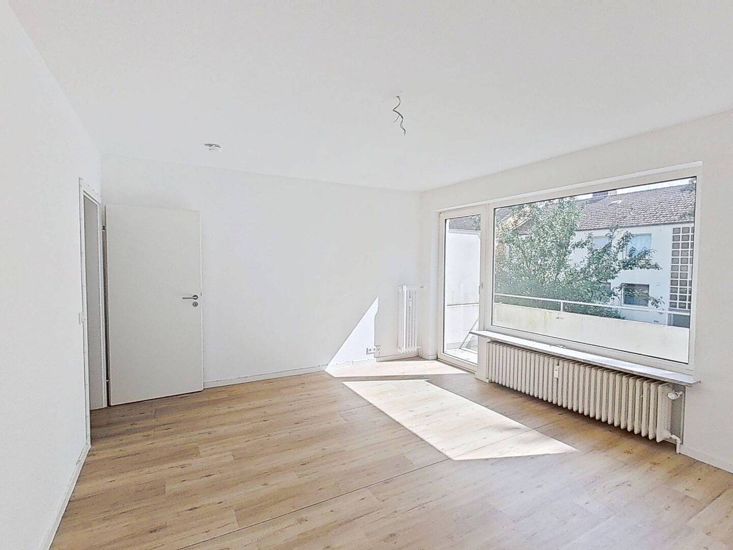 ERSTBEZUG NACH SANIERUNG: Moderne 2-Zimmer-Wohnung mit BALKON und intelligentem Grundriss, 23909 Ratzeburg