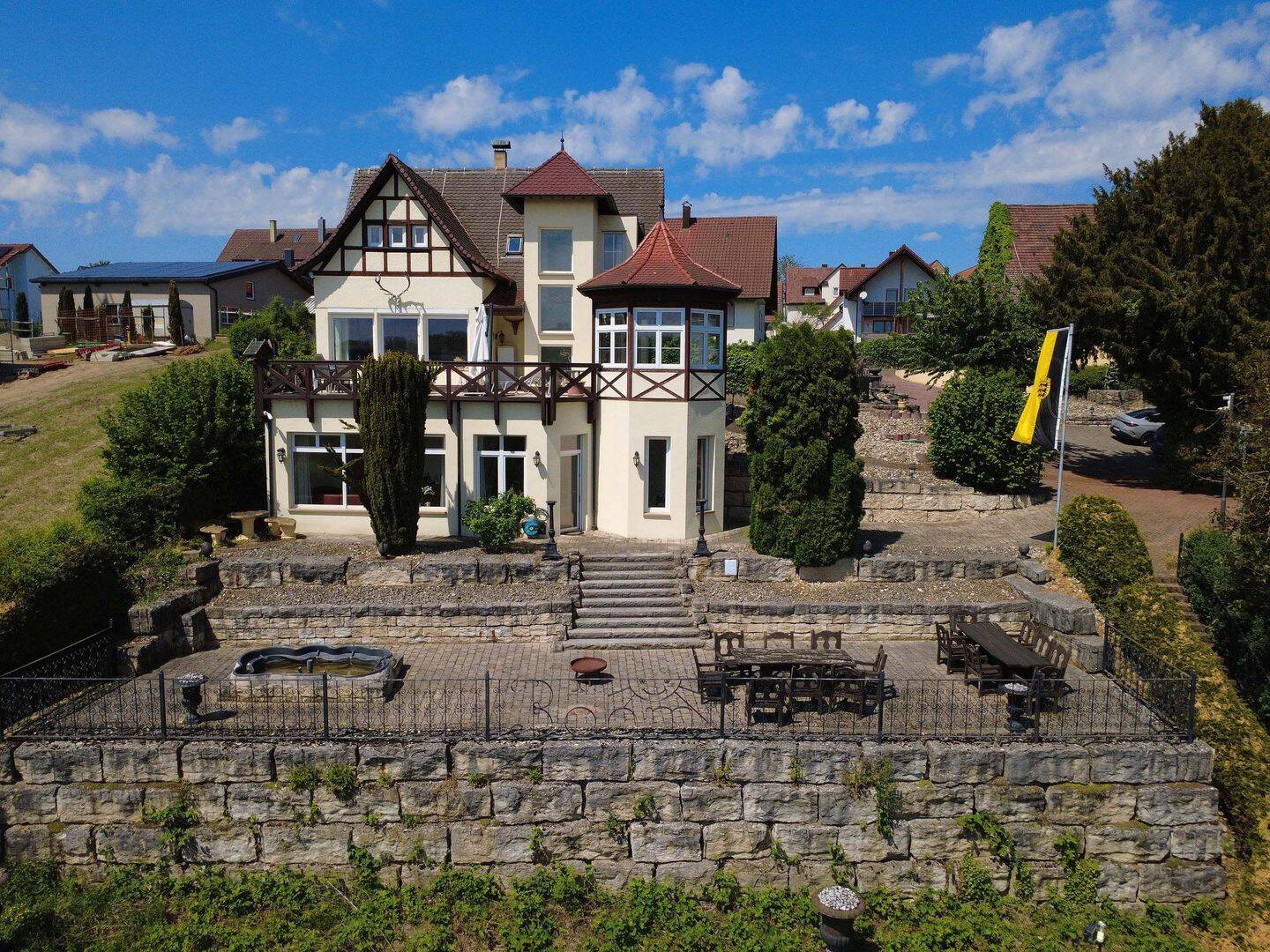 Großzügiges Haus mit großem Garten und unverbaubarem Blick über das Jagsttal zu vermieten, 74177 Bad Friedrichshall