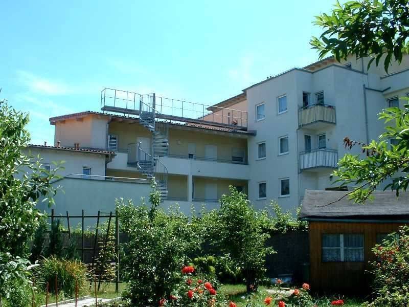 Gepflegte Dachterrassenwohnung mit Tiefgaragenstellplatz in grüner Umgebung, 4318 Leipzig (Anger-Crottendorf Sellerhausen-Stünz)