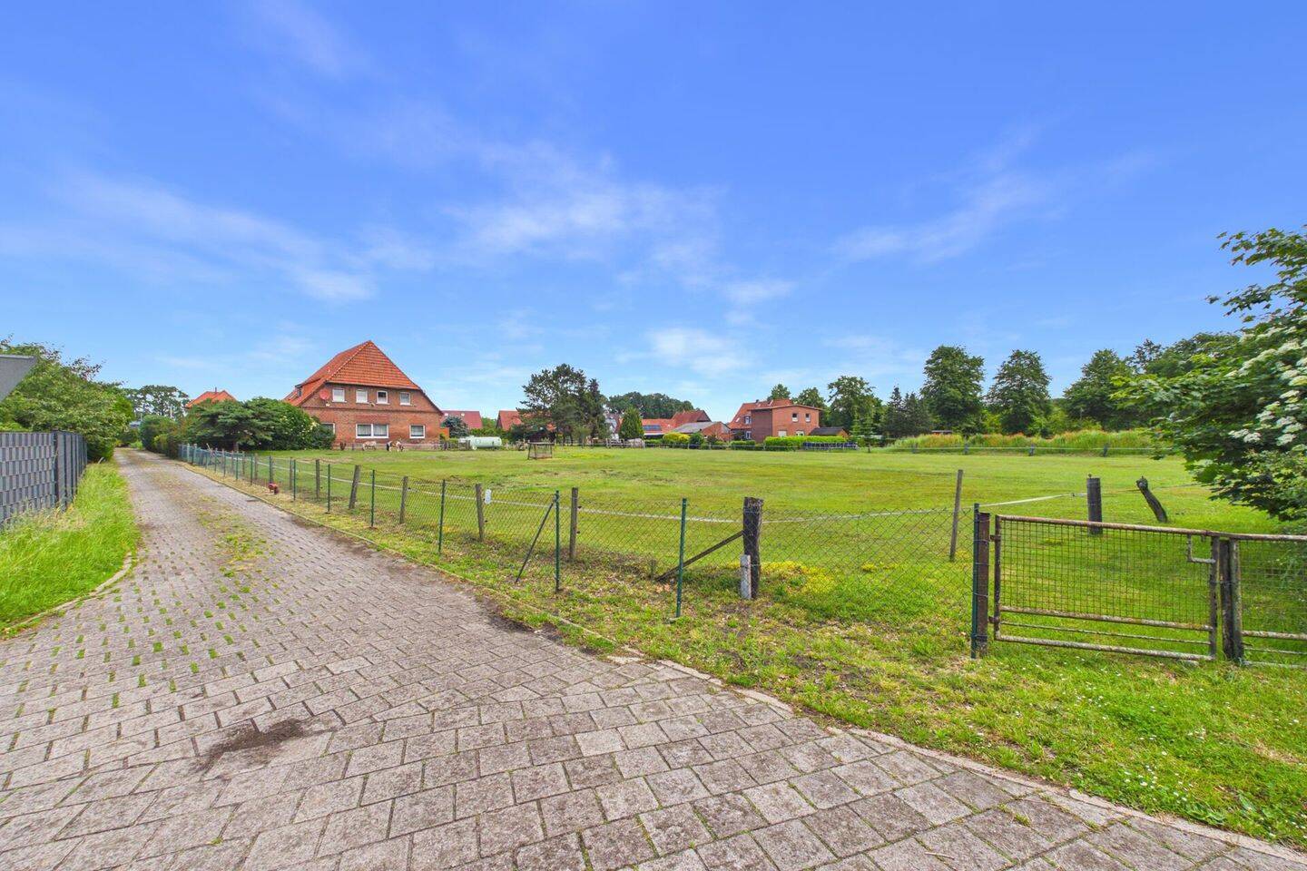 Gepflegter Resthof mit großer Wiese im Innenbereich, 31626 Haßbergen