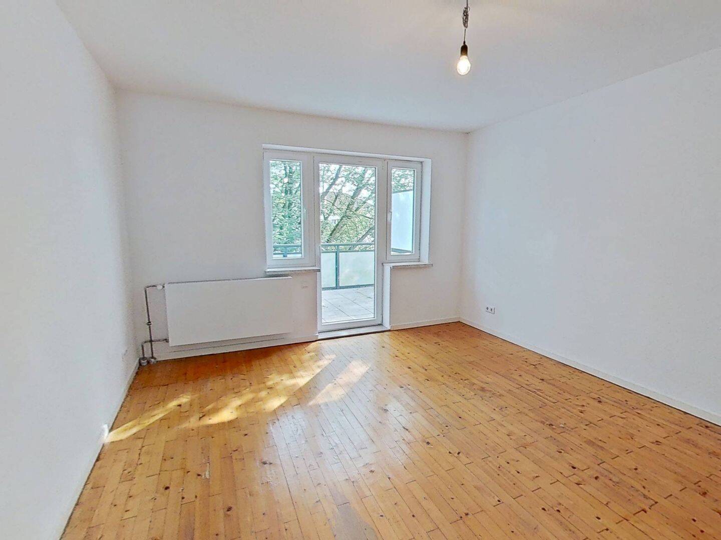 Zentral gelegene 2-Zimmer-Wohnung mit EBK und 2 BALKONEN, 25335 Altenmoor