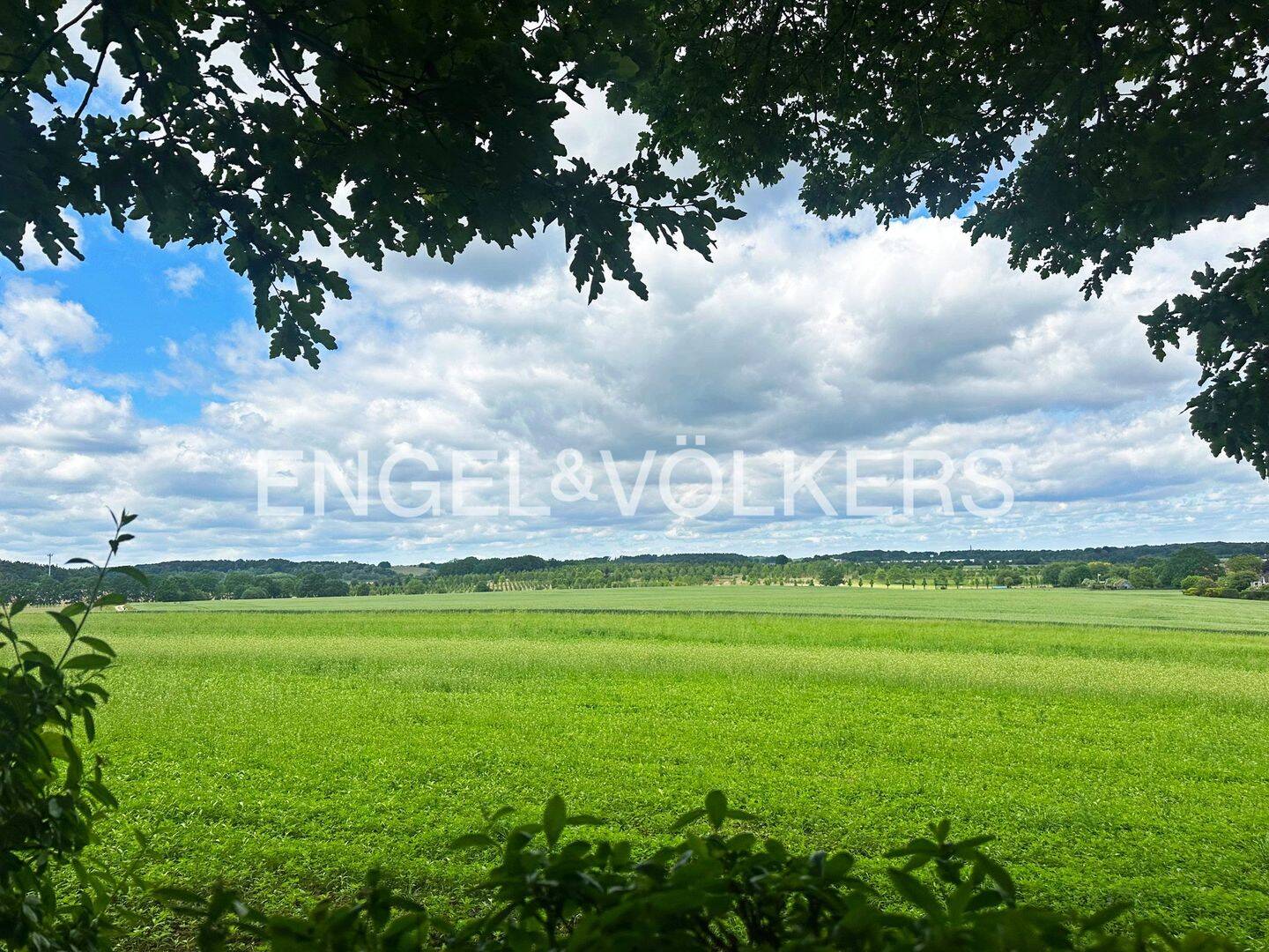 Grundstück mit Blick – Attraktives Baugrundstück mit Altbestand in Seevetal, 21218 Seevetal