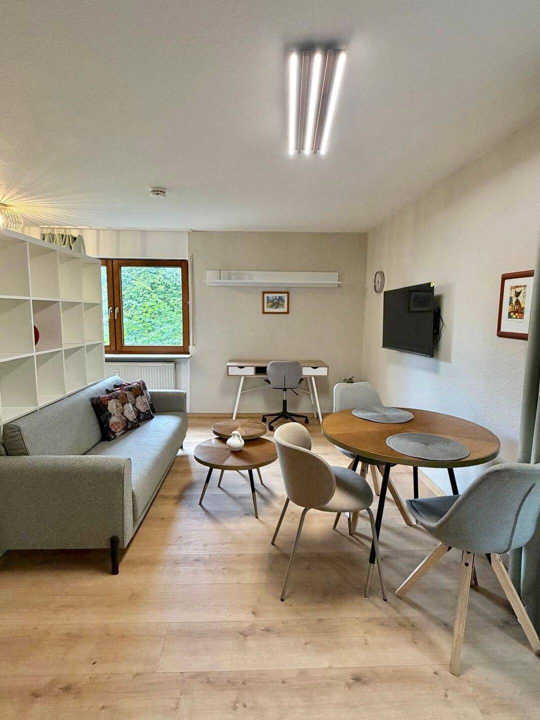 Frisch renovierte & möblierte 1,5-Zimmer-Wohnung mit Terrasse und Garten nahe Max-Eyth-See, 70378 Stuttgart
