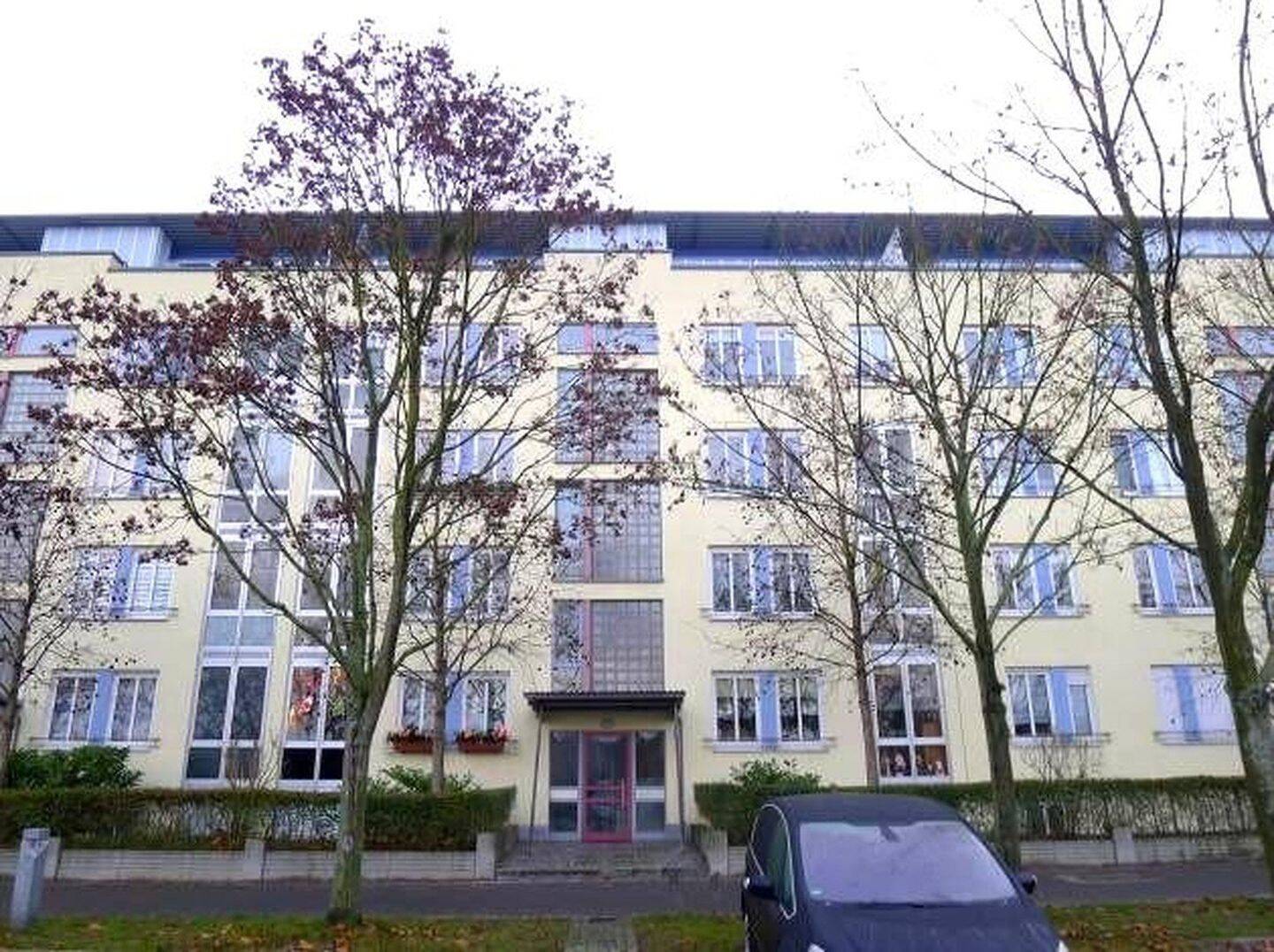Provisionsfreie, modernisierte 3-Zimmer-Wohnung mit Wintergarten und Garagenbox, bezugsfrei, 12529 Schönefeld
