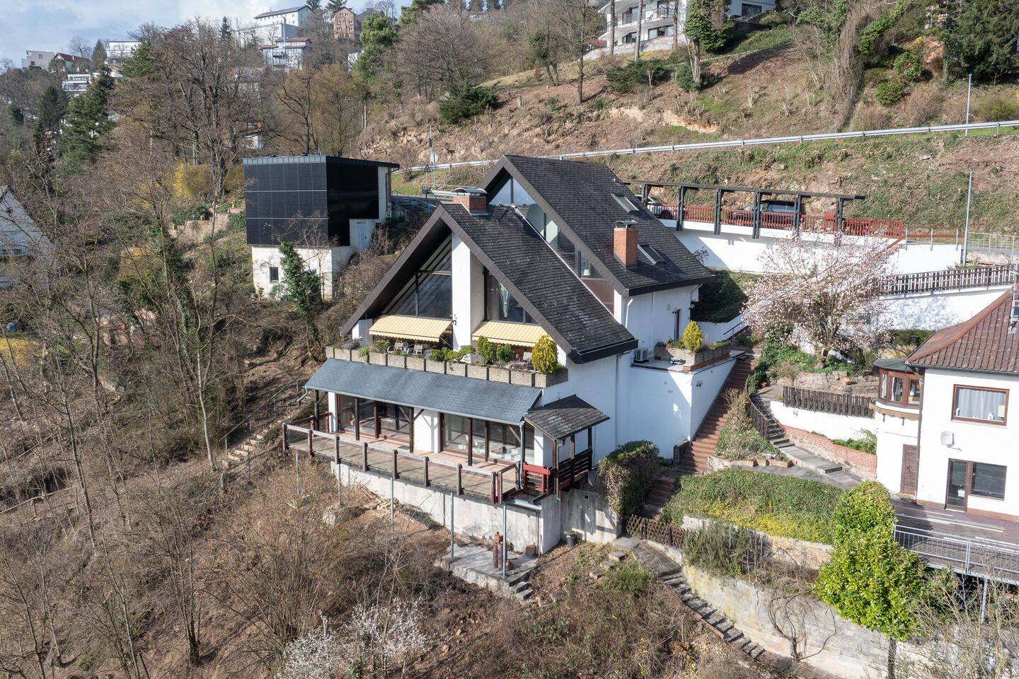Außergewöhnliches, vielseitig nutzbares Architektenhaus mit spektakulärem Blick, 69198 Schriesheim