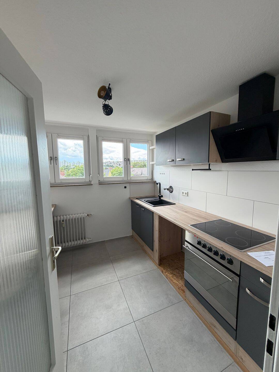 Renovierte-2-Zimmer-Wohnung in Stuttgart-Feuerbach mit Einbauküche, 70469 Stuttgart (Feuerbach Zuffenhausen)