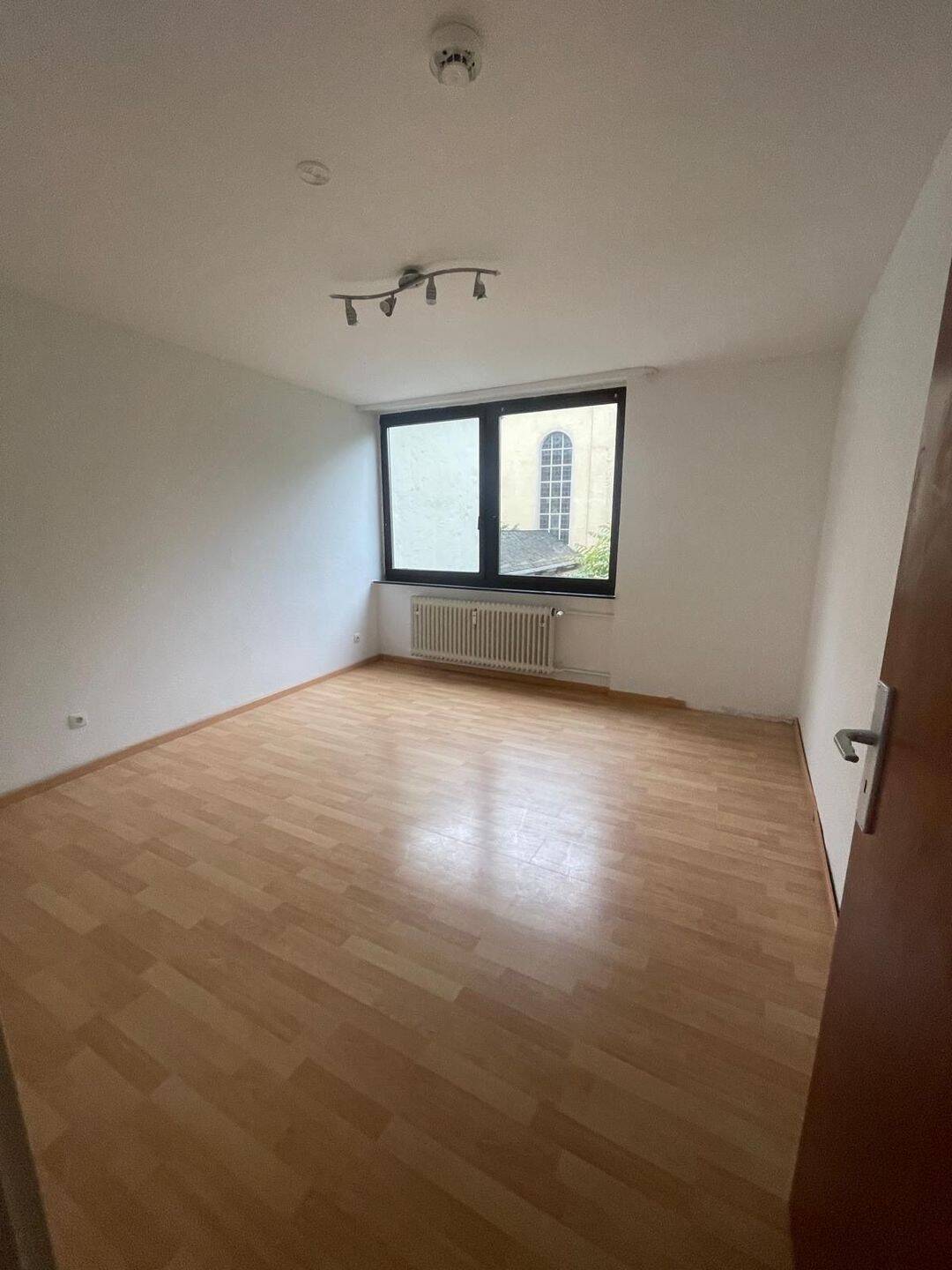 Zentral wohnen in Worms – Neu sanierte 3 Zimmer-Wohnung mit Balkon, 67547 Worms (Innenstadt Weinsheim)