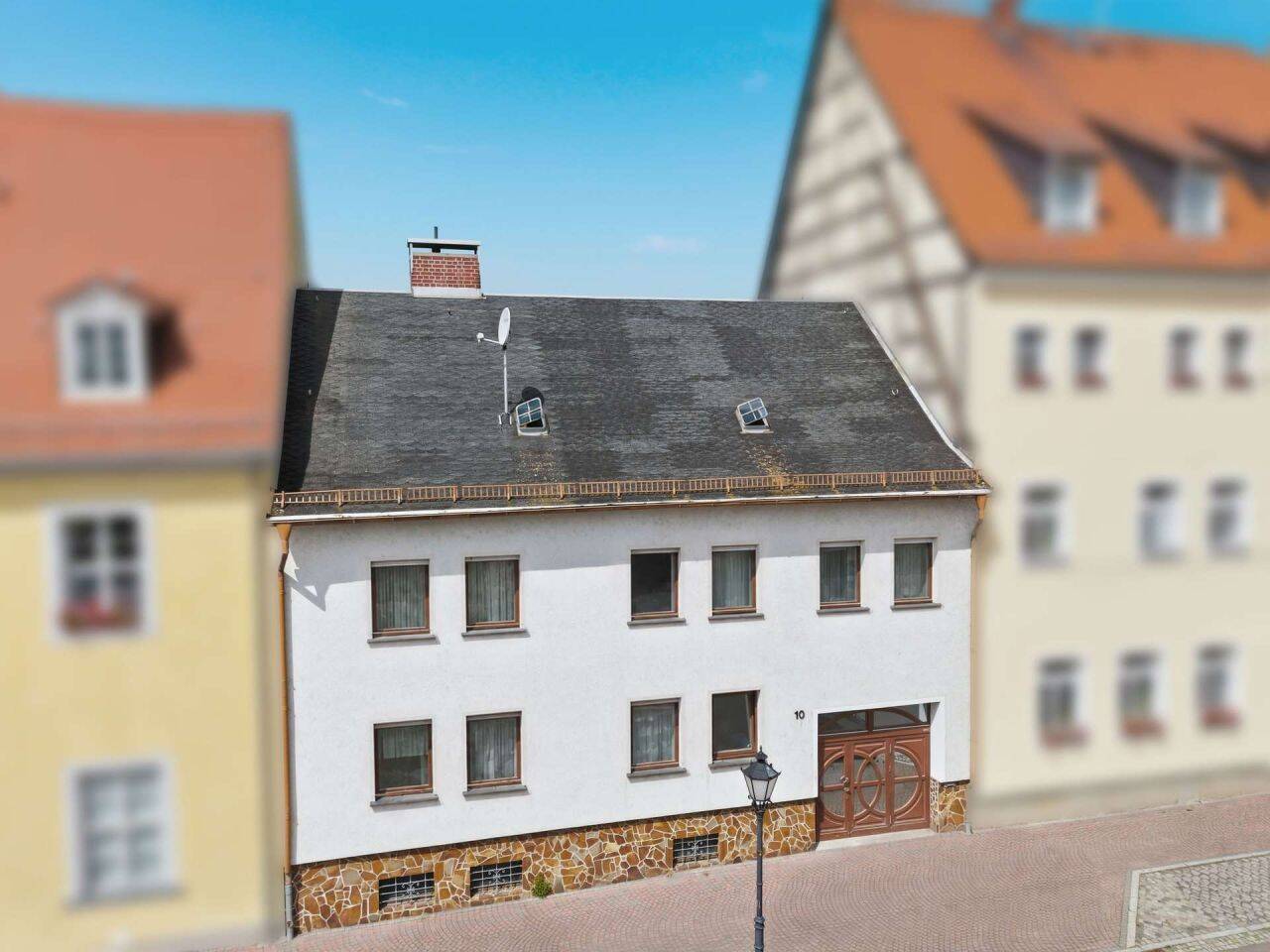Großzügiges Stadthaus mit drei Garagen & schönem Garten in Pegau bei Leipzig zu verkaufen, 4523 Pegau