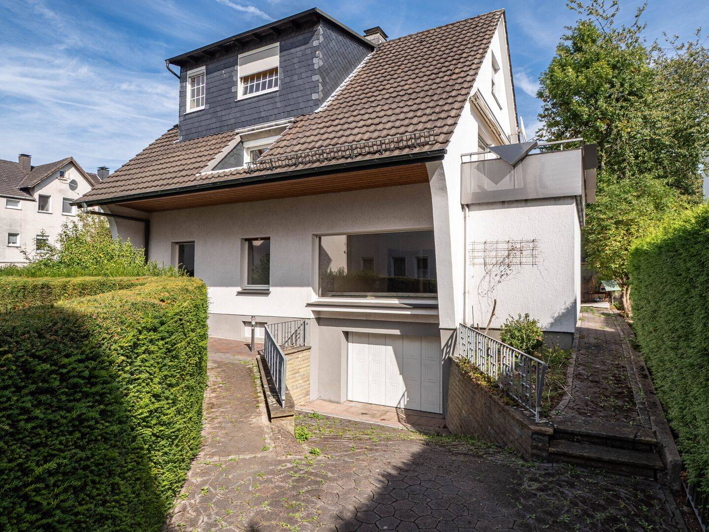 Zentral aber ruhig gelegen: Zweifamilienhaus mit gut geschnittenen Wohnungen in Arnsberg!, 59821 Arnsberg
