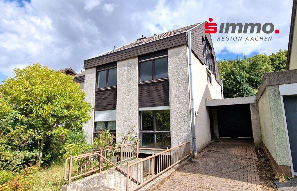 Großes, modernisierungsbedürftiges Einfamilienhaus mit 5 Schlafzimmern und drei Bädern in Richterich, 52072 Aachen