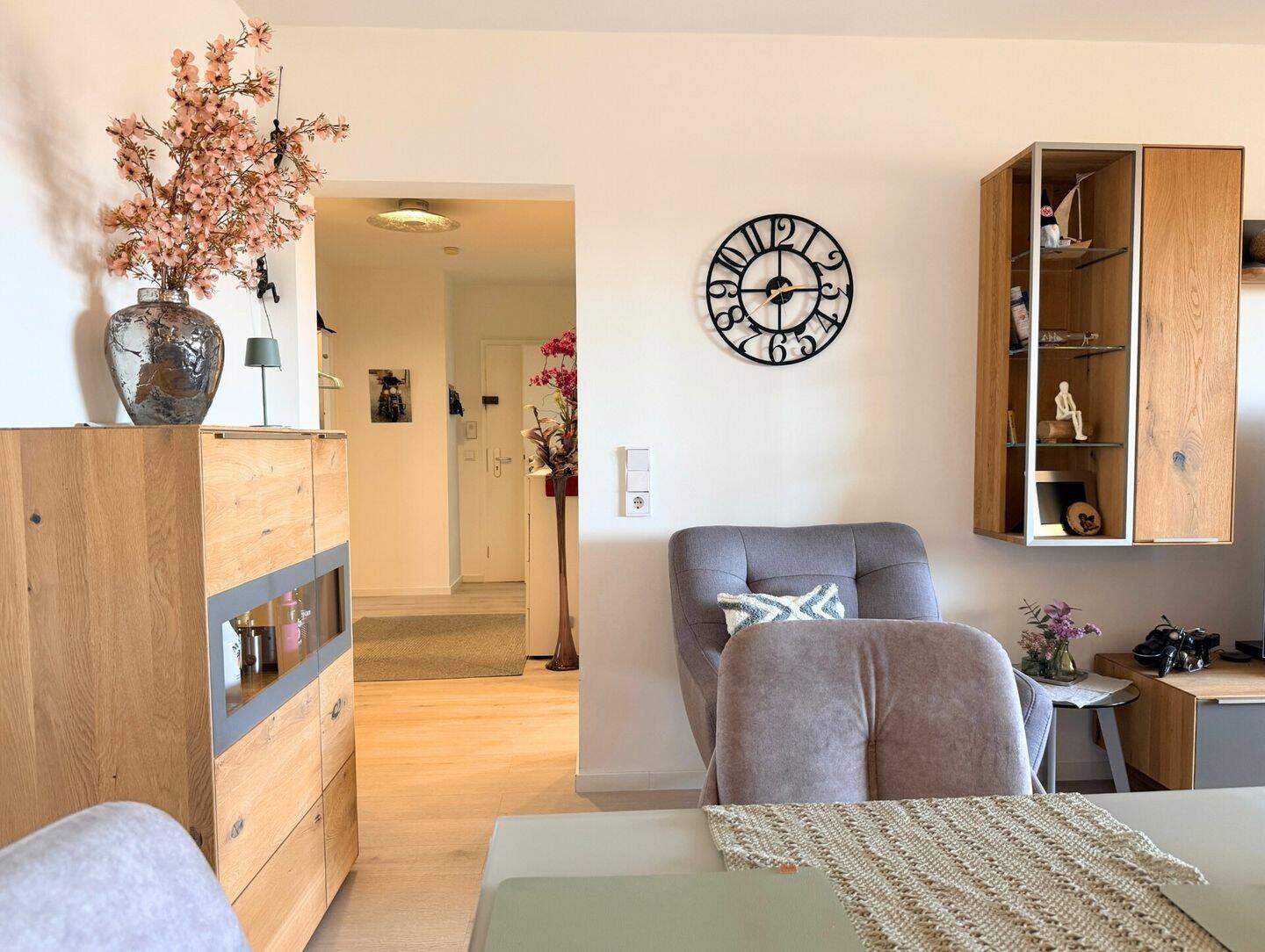 HELL. MODERN. BEZUGSBEREIT. – Sanierte 3-Zimmer-WHG mit Balkon, EBK, TG-Platz und vielem mehr, 63225 Langen (Hessen)