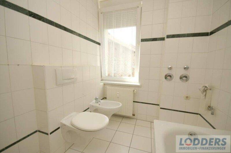 Parkett, Wanne, Dusche und Bidet  Tolle Wohnung im Bahnhofsviertel, 39576 Stendal