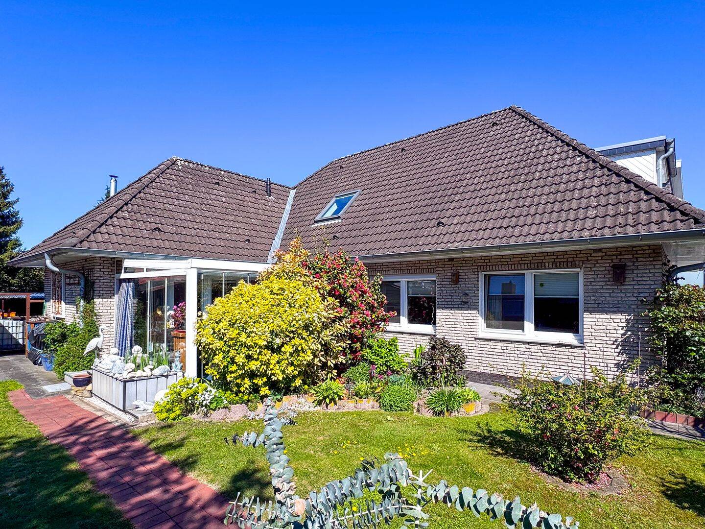Charmantes Einfamilienhaus mit Garage, Einliegerwohnung und schönem Garten direkt in Rastede!, 26180 Rastede