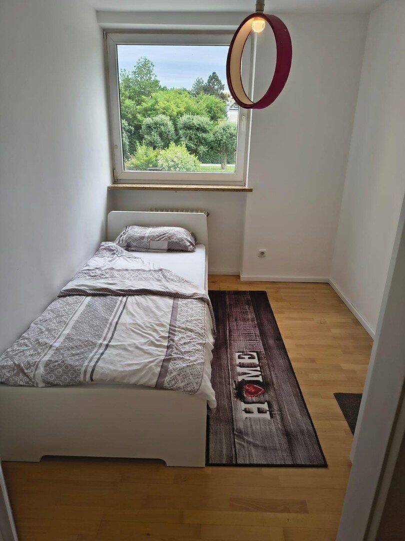 3 WG Zimmer in 3-4er WG Zimmer 1 — 900 € / Zimmer 2 — 800 € / Zimmer 3 — 700 €