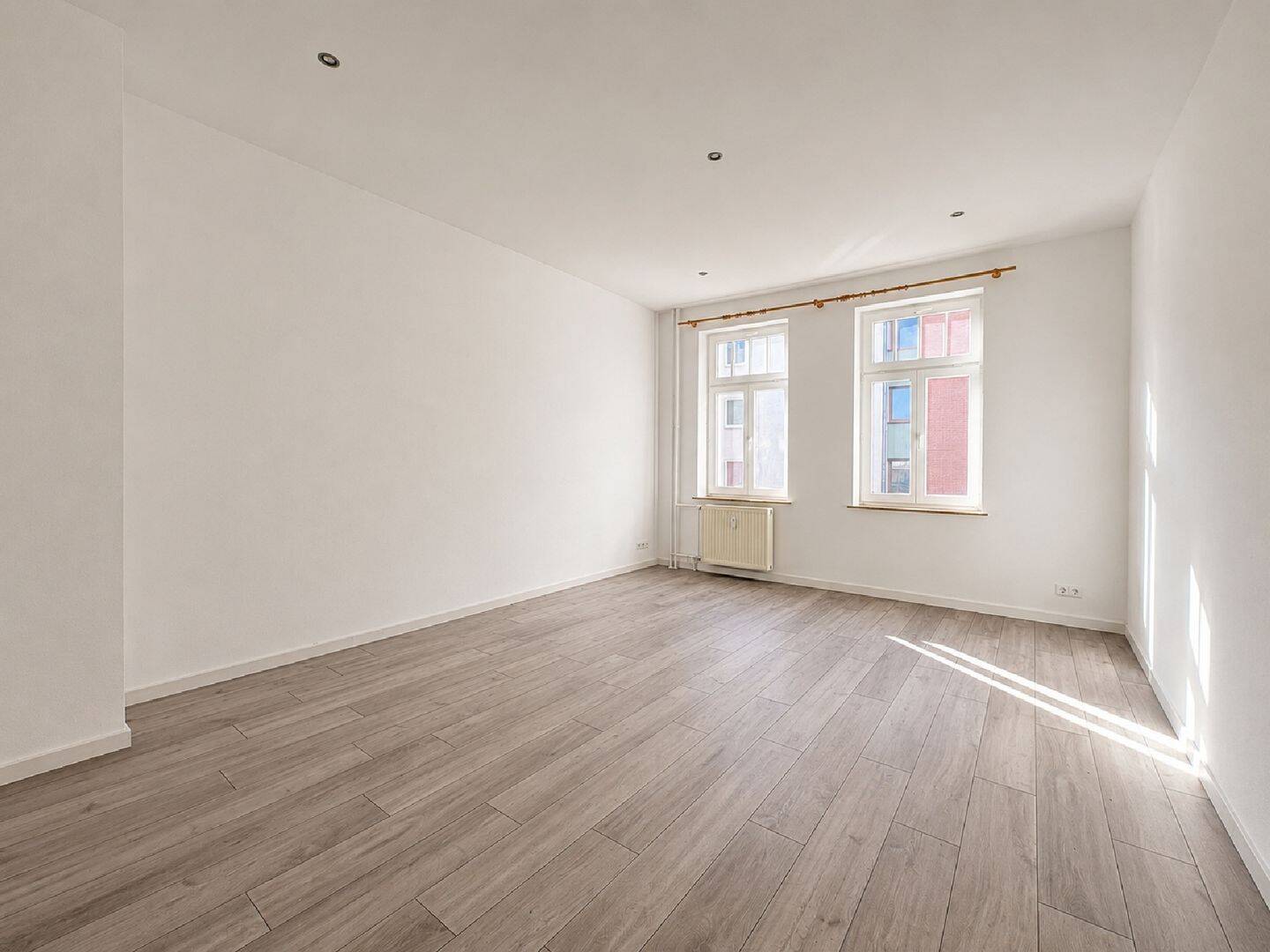 Frische 3 Raumwohnung mit großem Balkon in gut angebundener Lage! – Chemnitz – Bild 1 von 1