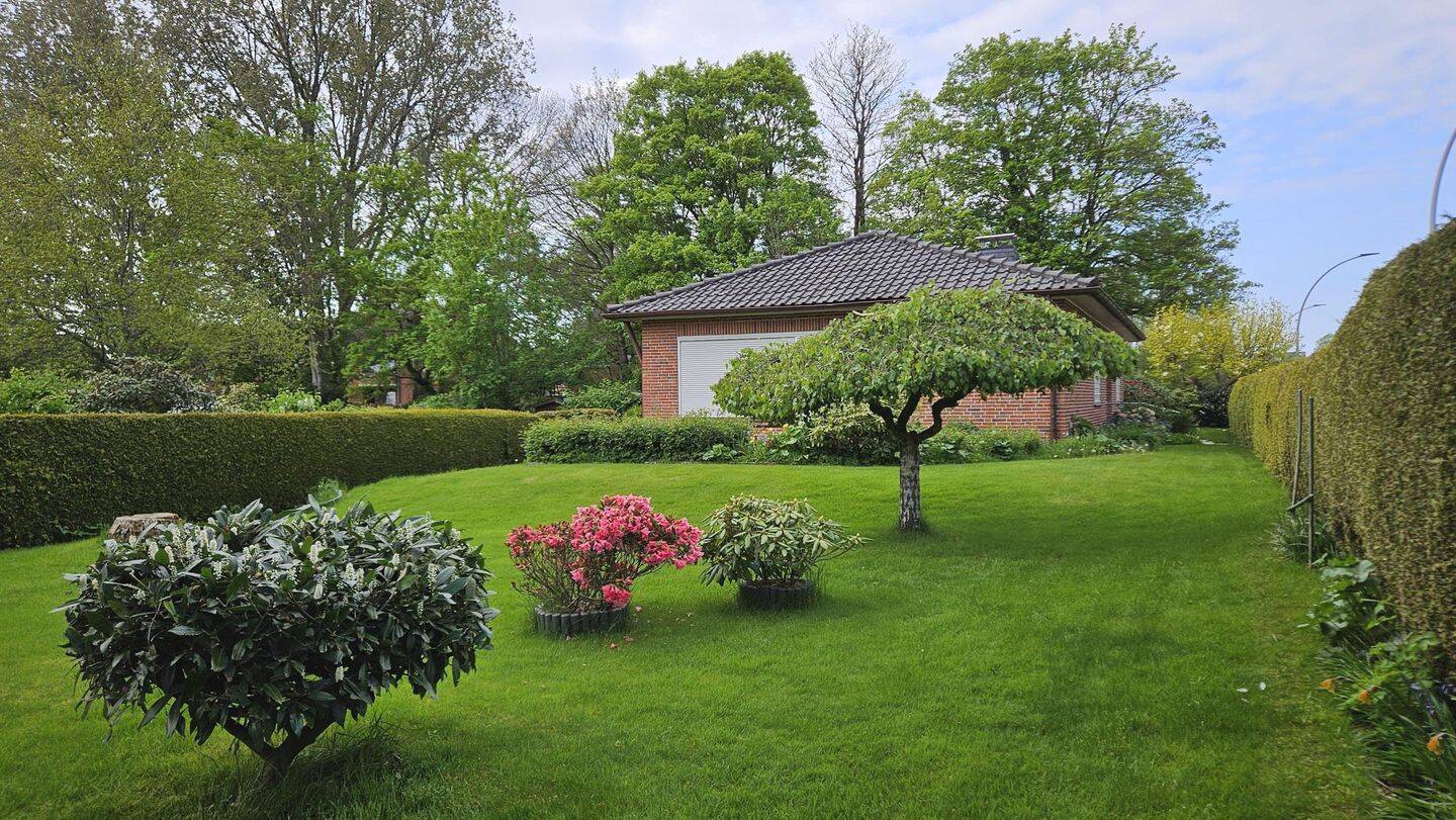 CUX: Walmdachbungalow, gepflegt, schöner Süd-Garten, Garage, Süderwisch/Drangst, Nähe Helios-Klinik, 27474 Cuxhaven