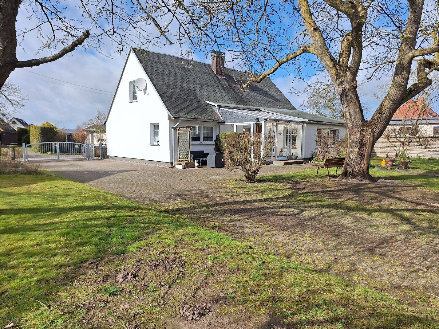 zusätzliches Baugrundstück möglich – Einfamilienhaus mit Nebengelass am Rand von Greifswald, 17491 Greifswald