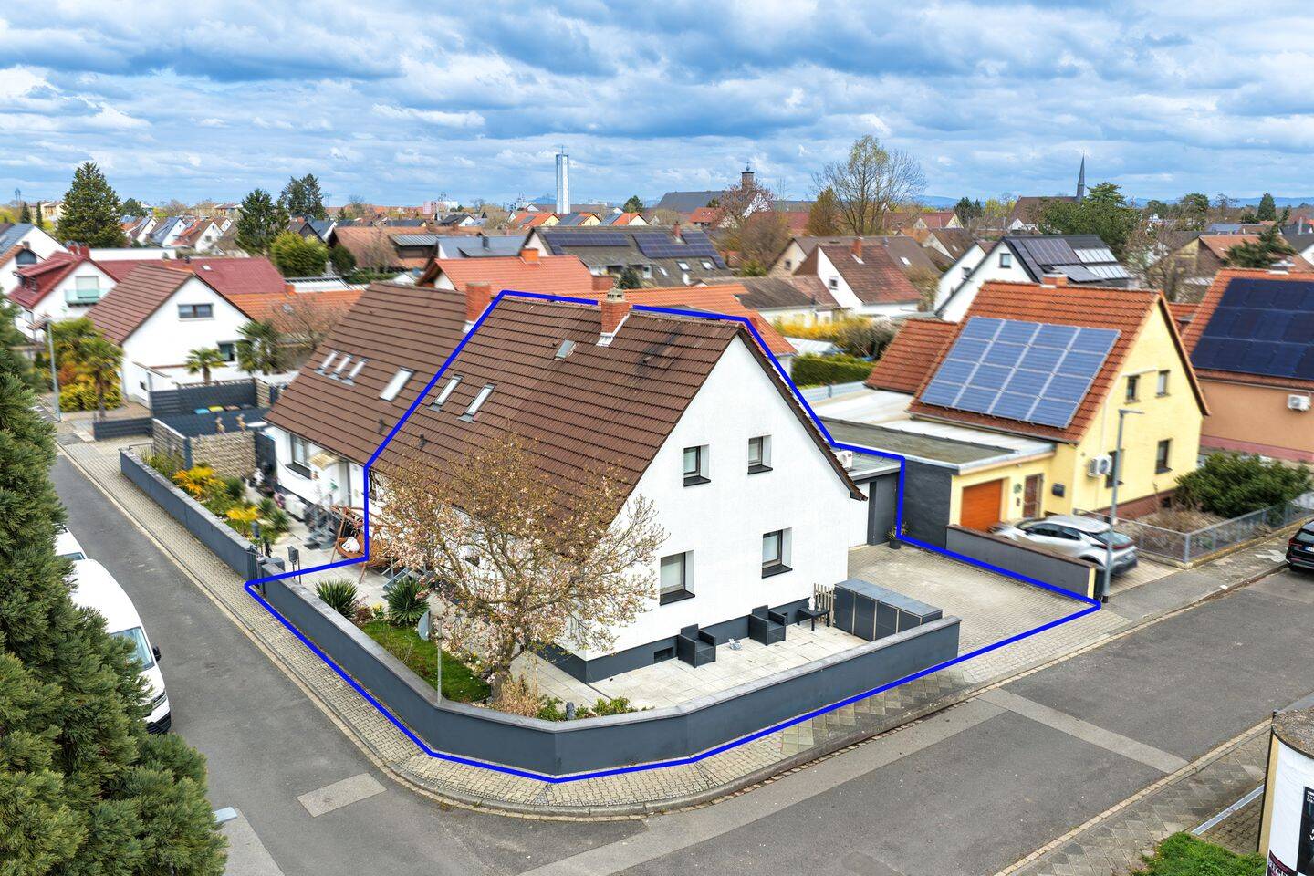 Familienglück auf zwei Etagen – gepflegte Doppelhaushälfte mit viel Platz, 68307 Mannheim (Blumenau Kirschgartshausen Sandhofen Schönau)