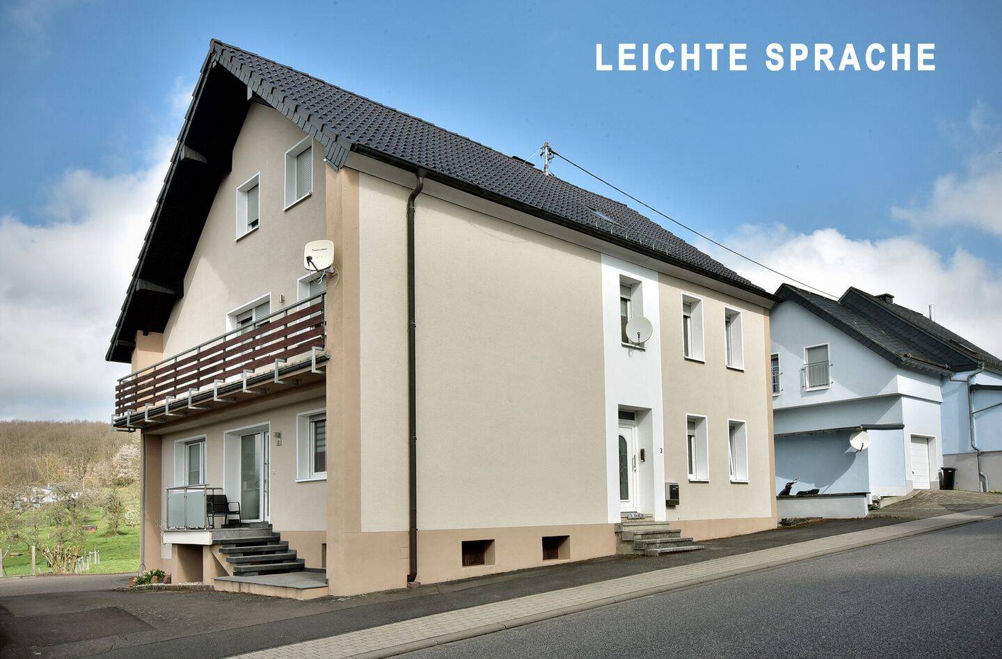 Ein Doppel·haus in Mackenrodt ist zu verkaufen. Das Haus hat 3 Garagen. – TEXT IN LEICHTER SPRACHE, 55758 Mackenrodt