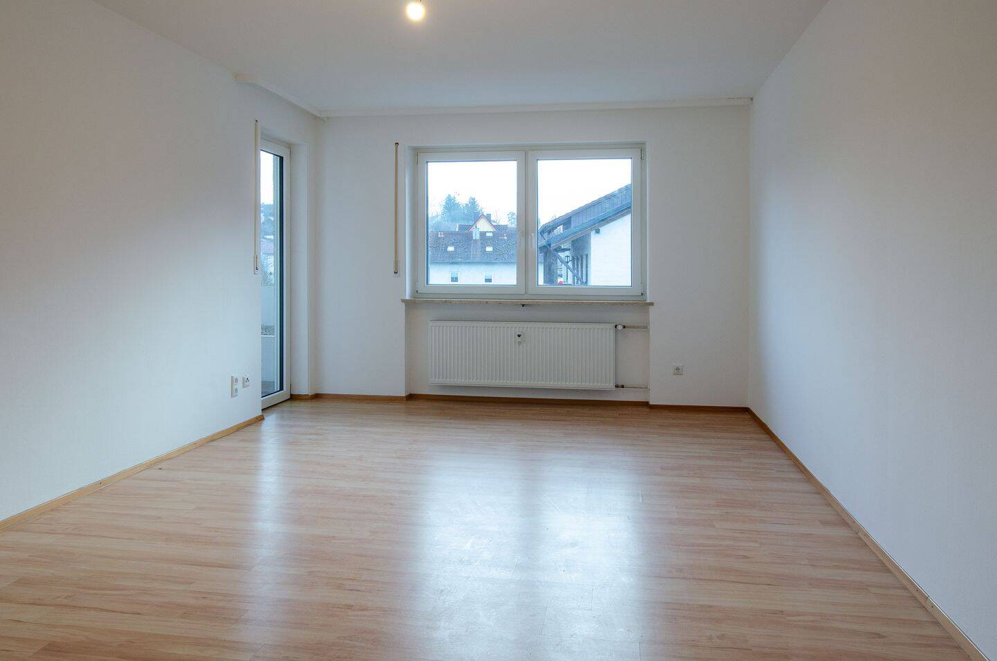 Großzügige & gepflegte 4-Zi.-Wohnung mit Garage & Südbalkon!, 85560 Ebersberg