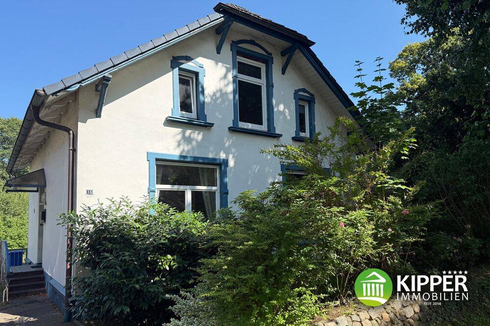 6-Zimmer EFH mit Terrasse, Teilkeller und diverse Stellplätze im Stadtzentrum, 24576 Bad Bramstedt