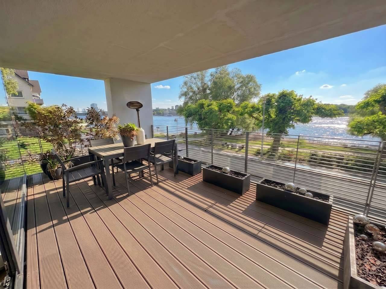 EXKLUSIVE RHEINBLICK BAUHAUS 4 ZIMMERWOHNUNG / RHEIN – TERRASSE / GARTEN / BALKON / TG – STELLPLATZ, 50996 Köln (Rodenkirchen Hahnwald Marienburg Weiß)