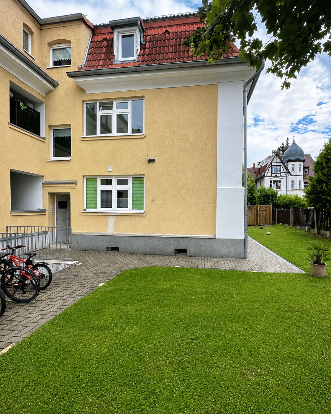 Helle 2-Raum-Wohnung mit EBK & großem Garten in Meerane, 8393 Meerane
