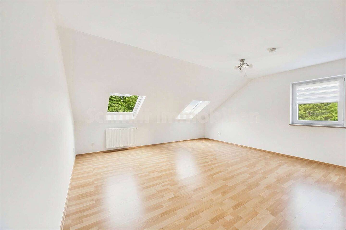 3-Zimmer-Nichtraucherwohnung im Dachgeschoss: hell und mit eigenem Stellplatz, 65933 Frankfurt am Main (Griesheim)