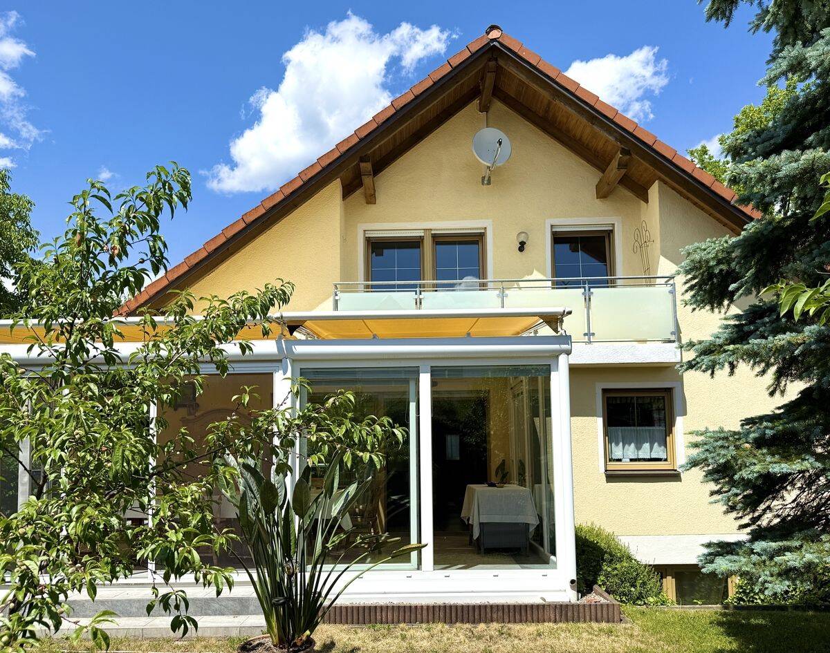 Extravagantes Haus mit zwei Wohnungen, Wintergarten, Terrasse und Garage in Untermeitingen zu kaufen, 86836 Untermeitingen