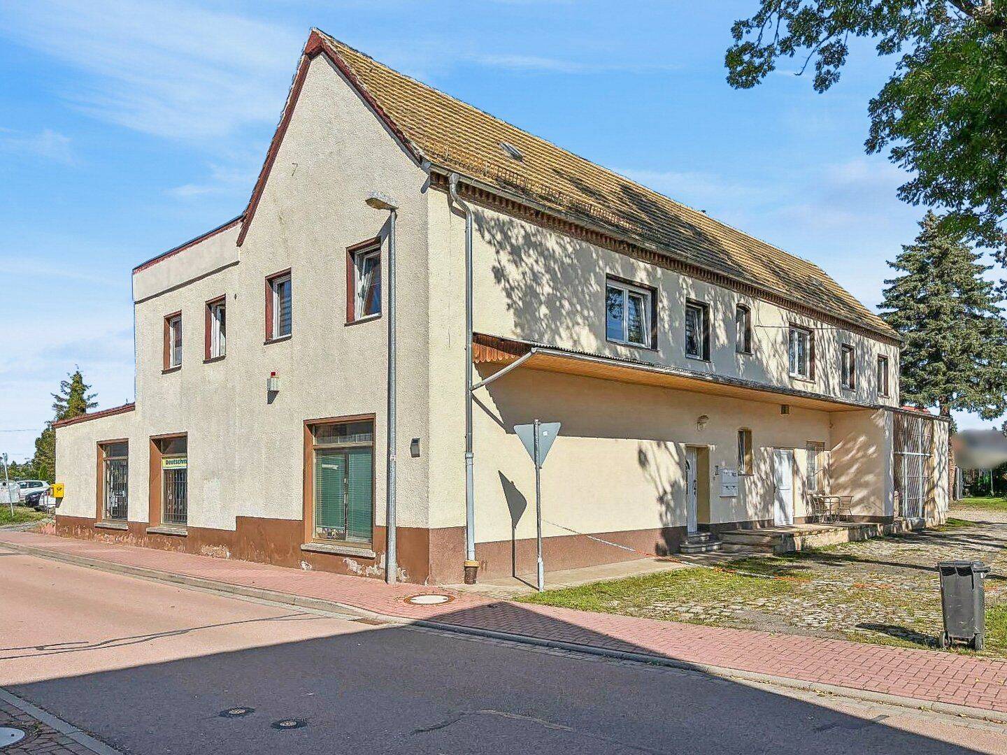 Vielseitiges Mehrfamilienhaus mit großem Entwicklungspotenzial nahe dem Hasse-See in Braunsbedra, 6242 Braunsbedra