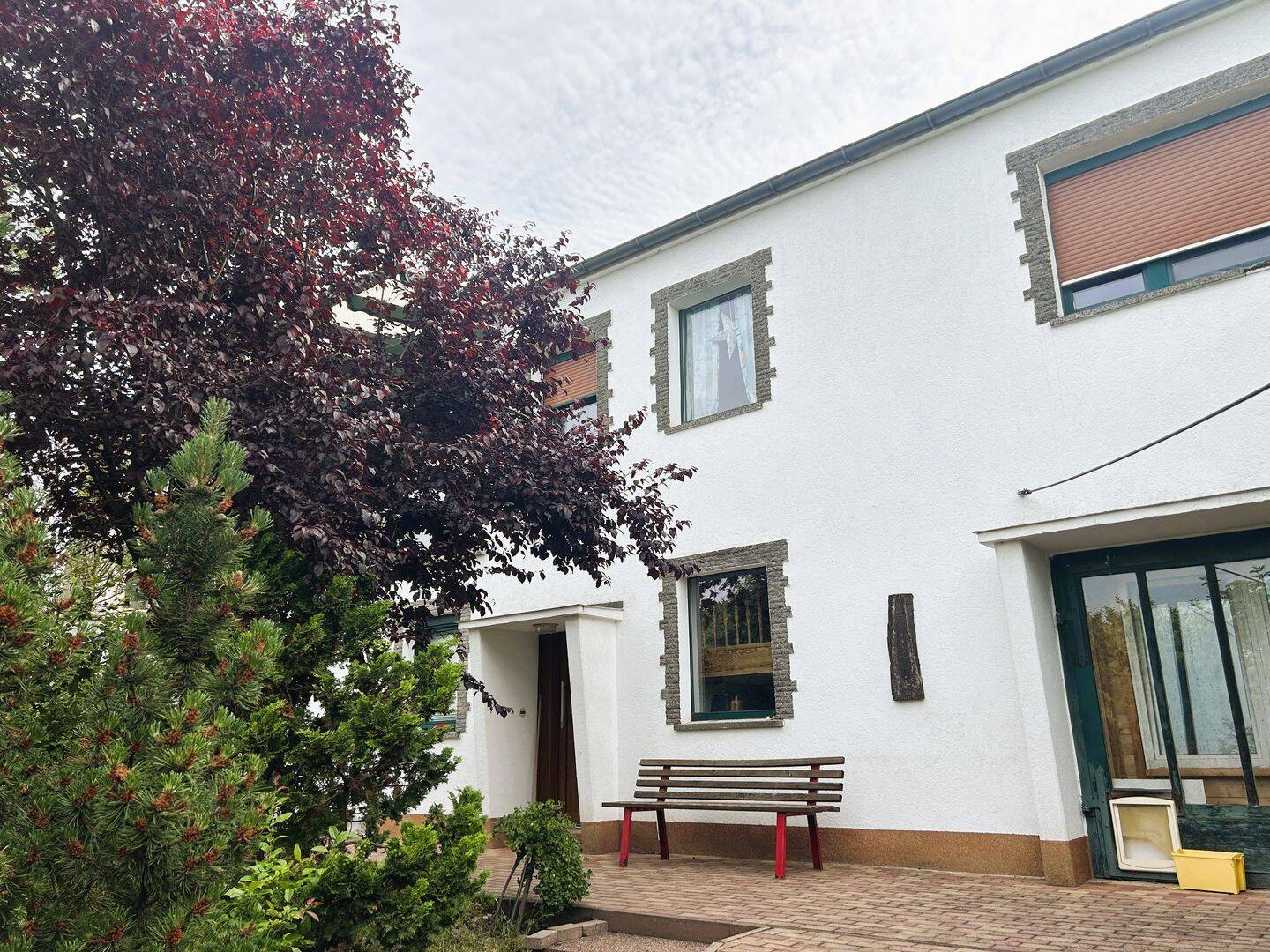 Naturnah wohnen am Petersberg – Einfamilienhaus mit Kamin, Terrasse, Garten und Garage!, 6193 Petersberg