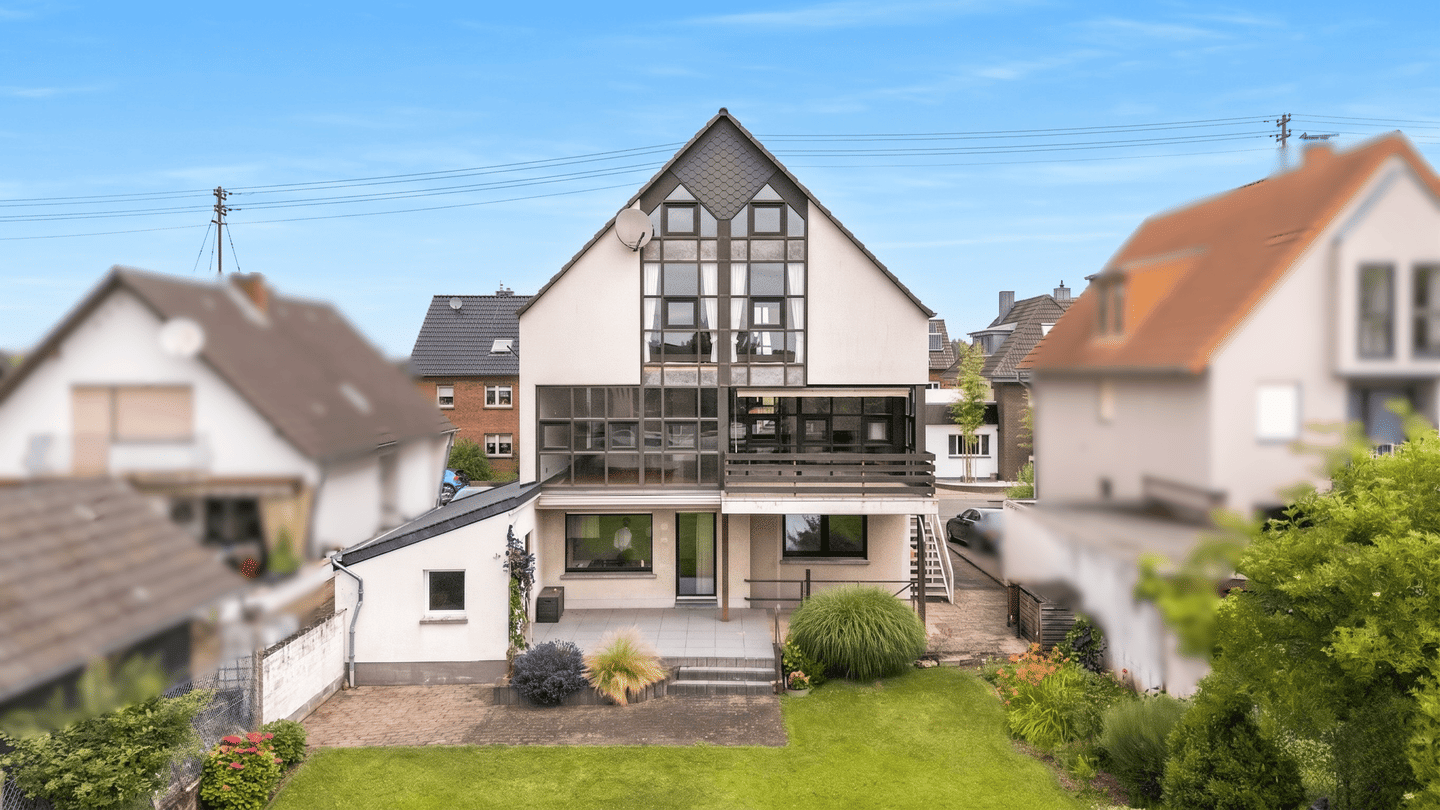 Architektonisch einzigartiges Zweifamilienhaus mit Loft-Charakter und großem Südgarten in Erftstadt, 50374 Erftstadt