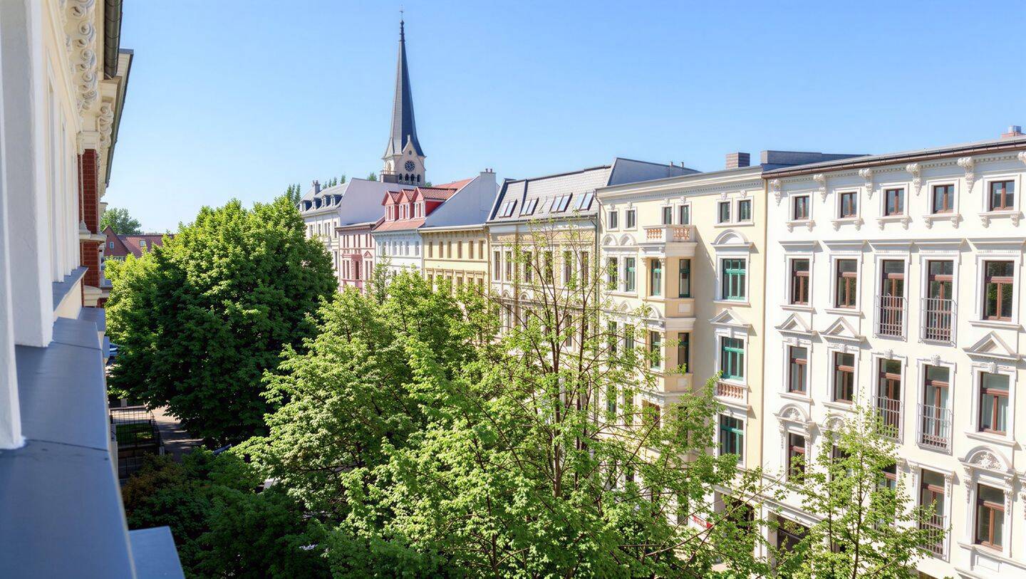 Neu! Renovierte Altbauwohnung mit Balkon & Einbauküche!